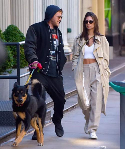 Эмили ратажковски фото с собакой и мужем